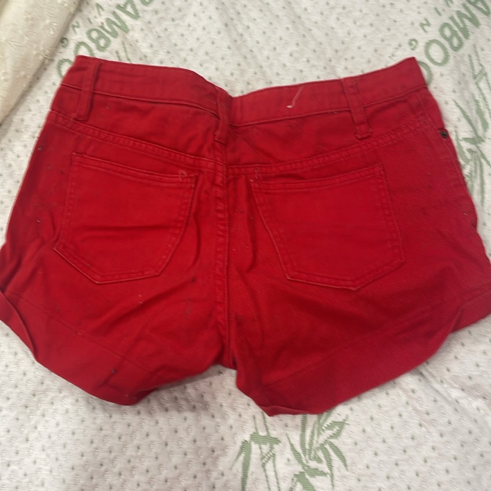 Red shorts - Picture 2 of 3